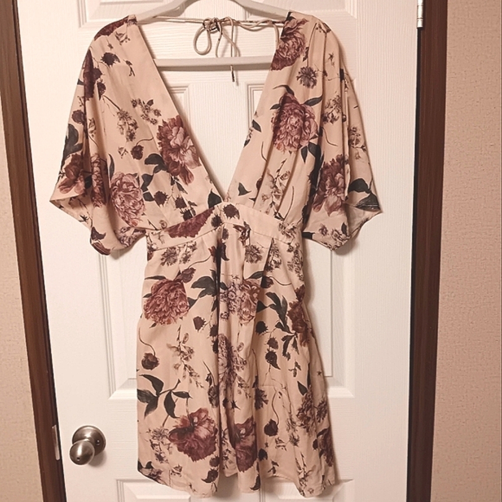 Tropical Floral Plunging V - Neck Open Tie Back Summer Short Dress Flowy Sleeve - Picture 8 of 13